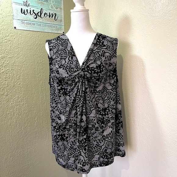Apt. 9 Women's Sleeveless blouse, Size OX - Picture 1 of 4